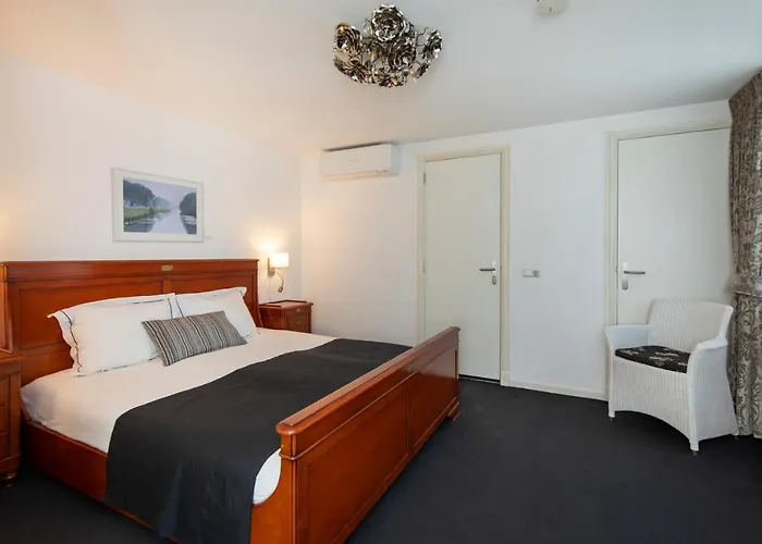 Ξενοδοχείο La Rosa Amsterdam 4*