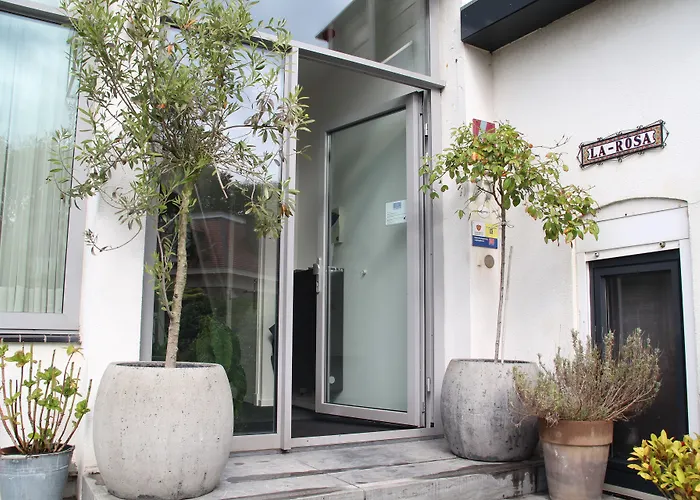 Отель La Rosa Amsterdam Зандфорт