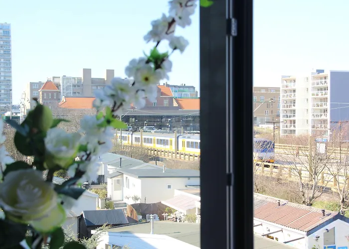 Отель La Rosa Amsterdam Зандфорт